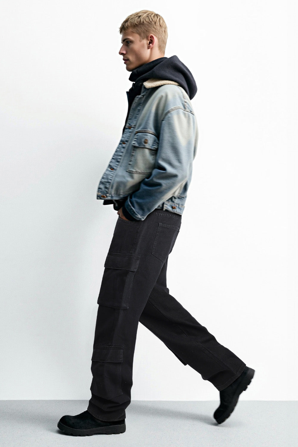 Men Relaxed Fit Cargo Pant - Black
