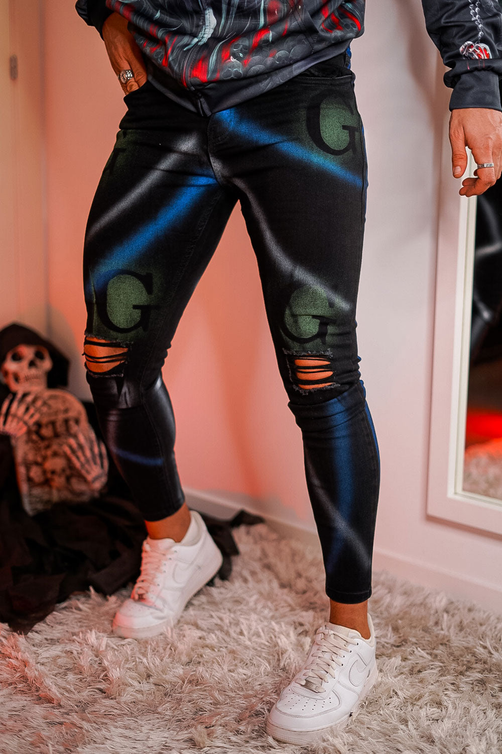 Men Spray Painting Skinny Jean - Black