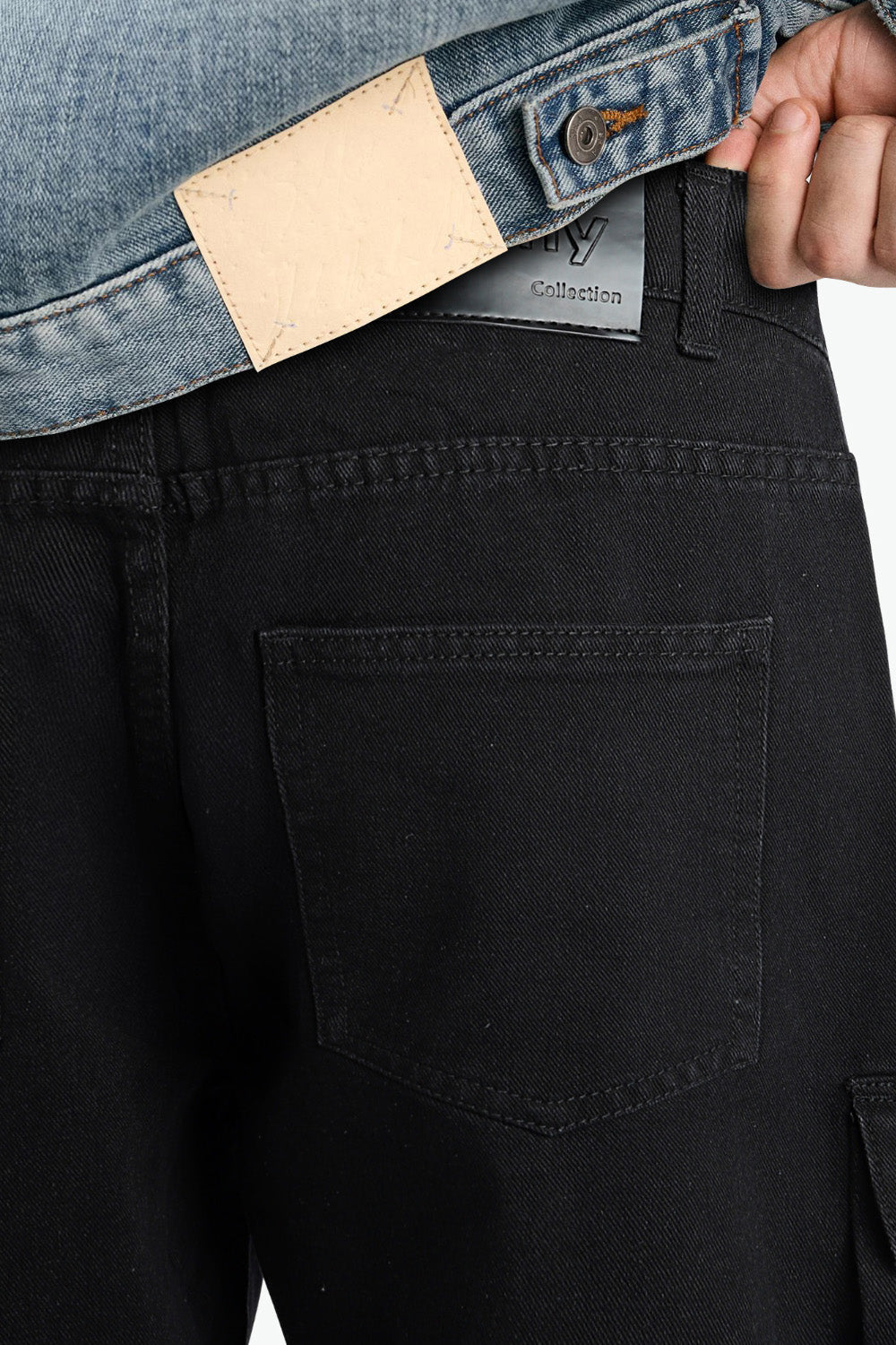 Men Relaxed Fit Cargo Pant - Black